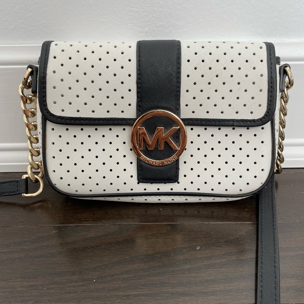 Michael Kors shoulder bag, gently used!
Great summer bag!